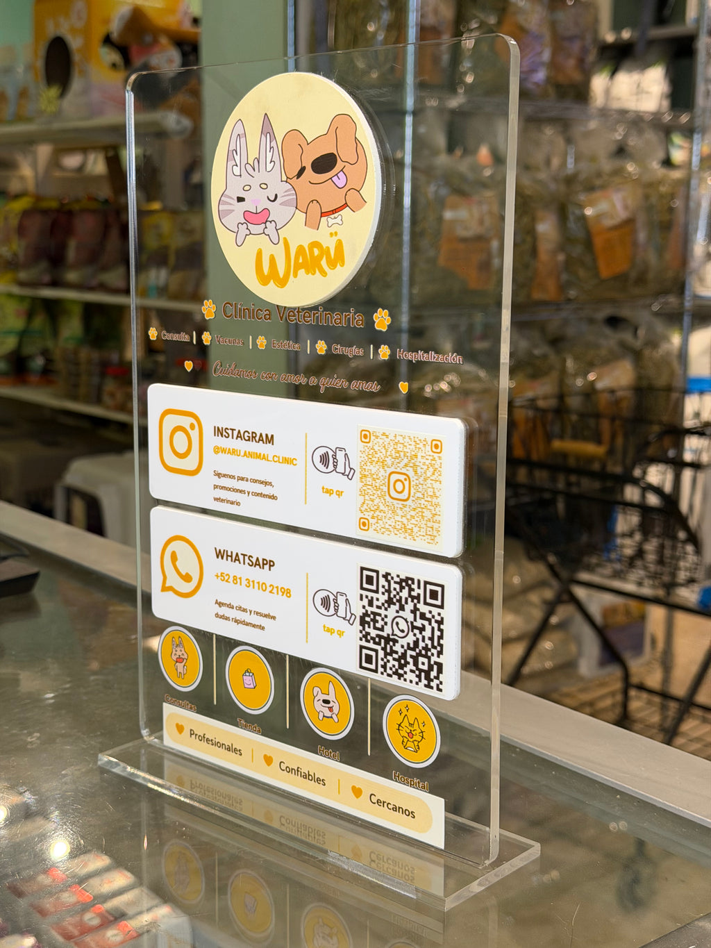 Stand NFC para negocios en acrílico personalizado