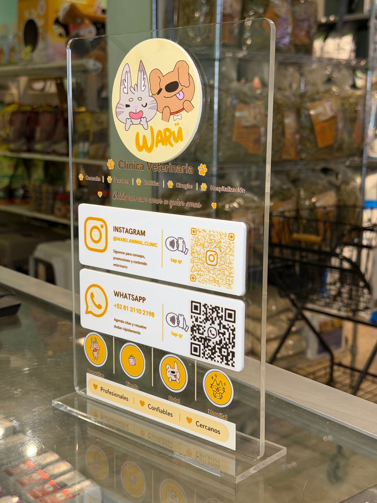 Stand NFC para negocios en acrílico personalizado