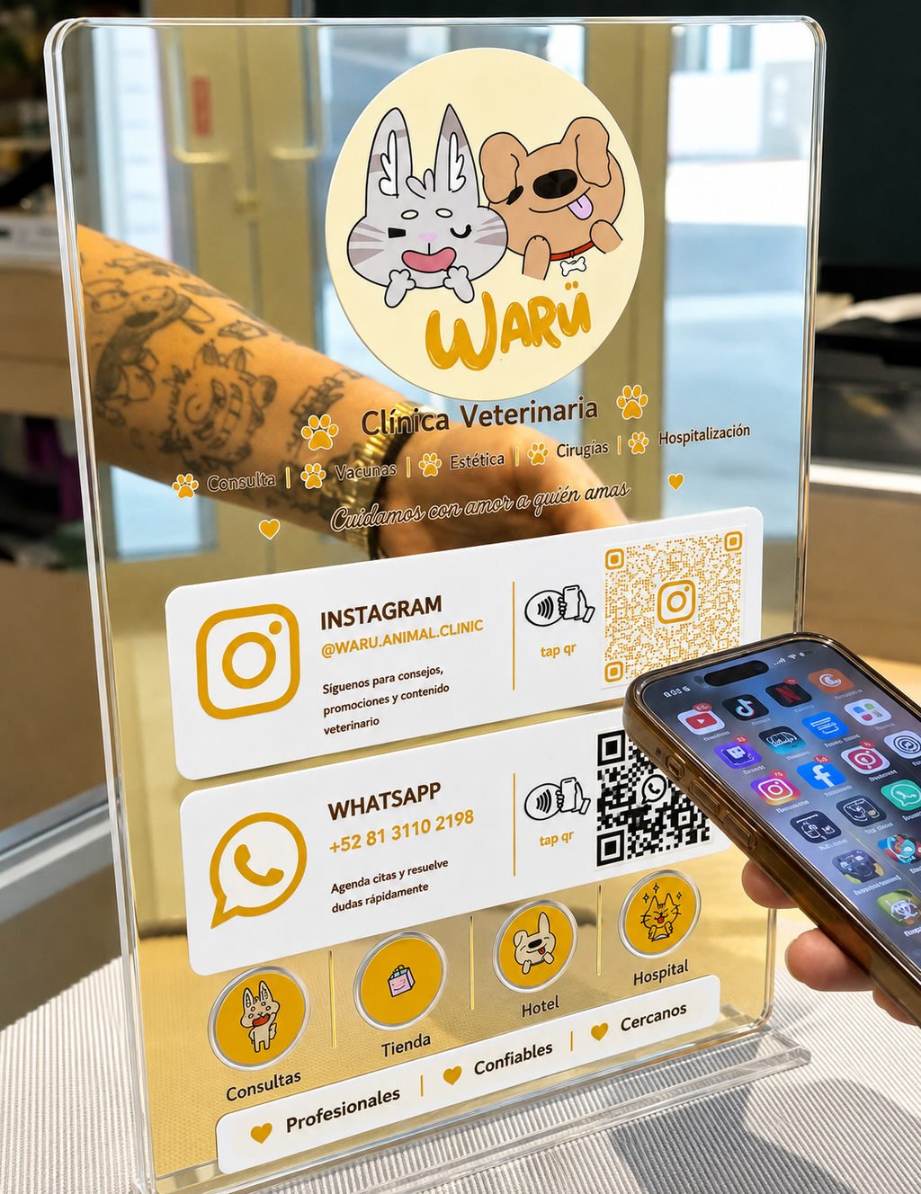 Stand NFC para negocios en acrílico personalizado